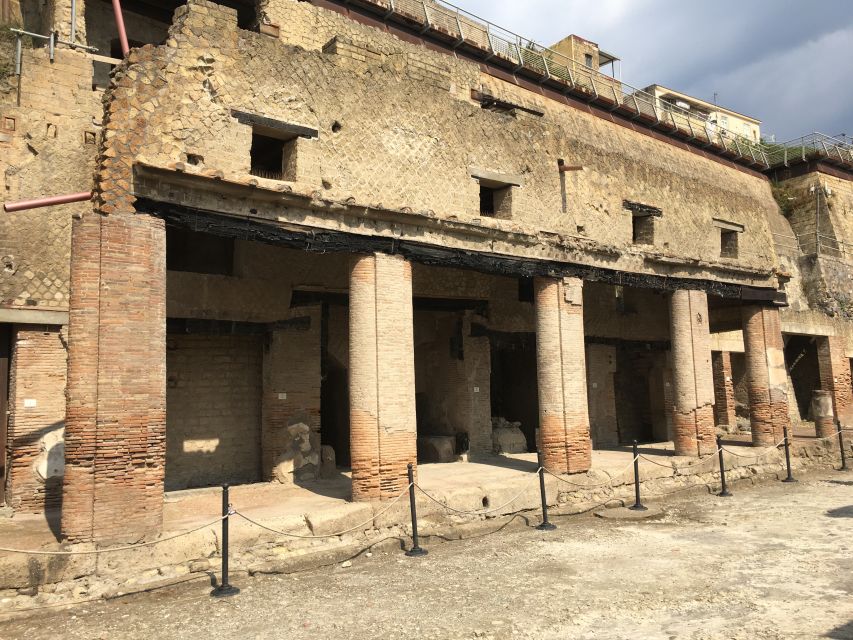 Pompeii and Herculaneum: Guided Tour with an Archaeologist - Pompeii and Herculaneum in one day: the value of the pairing