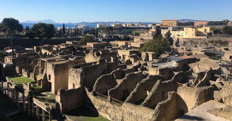 Pompeii and Herculaneum: Guided Tour with an Archaeologist - Pompeii with an archaeologist: Porta Marina to the Forum