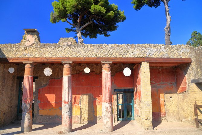 Pompeii and Herculaneum Private Walking Tour with an Archaeologist - Where you meet and how you switch cities without stress