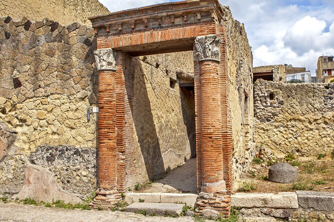 Pompeii and Herculaneum Small Group Tour with an Archaeologist - Lunch between sites: plan for your own food