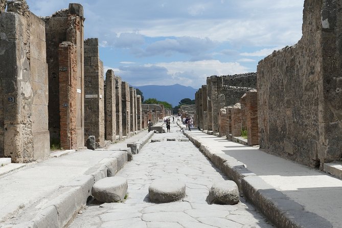 Pompeii and Naples Half-Day Guided Tour from Naples+Skip-the-Line - The church stop with the 1642 foundation and sanatorium past