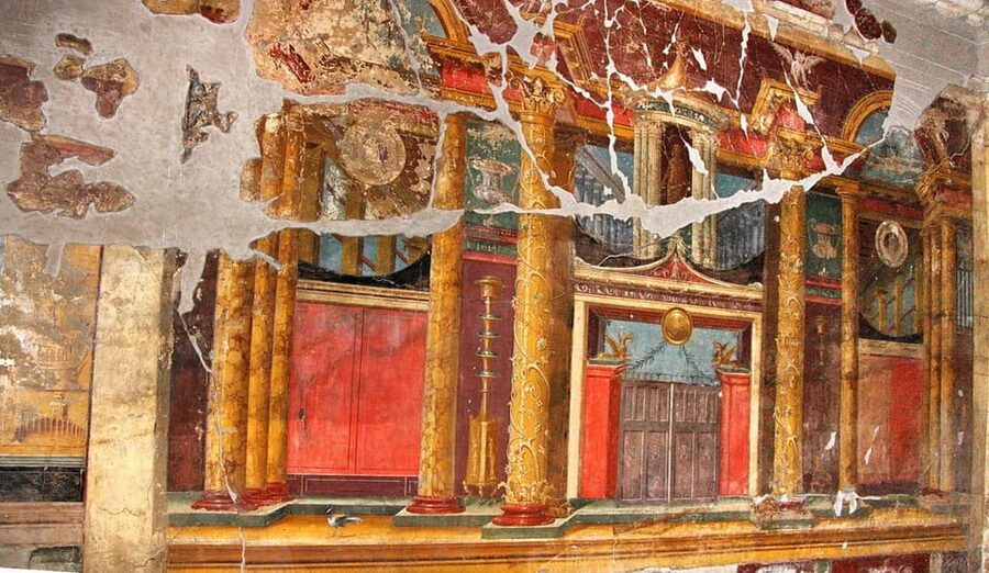 Pompeii and Oplontis: Small Group Tour with an Archaeologist - The break and the Torre Annunziata transfer: keep your energy steady