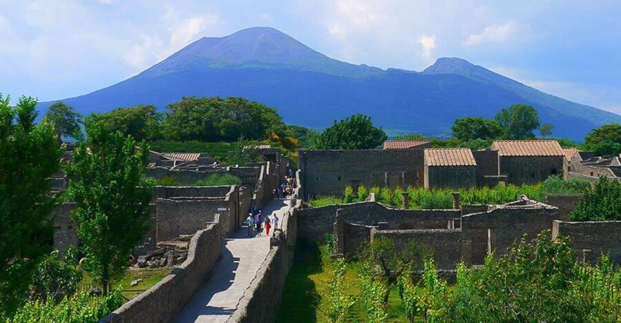 Pompeii and Vesuvius Full-Day Tour from Amalfi Coast - Getting Up Mount Vesuvius: Minibus Ride, Crater Rim Walk, Naples Views