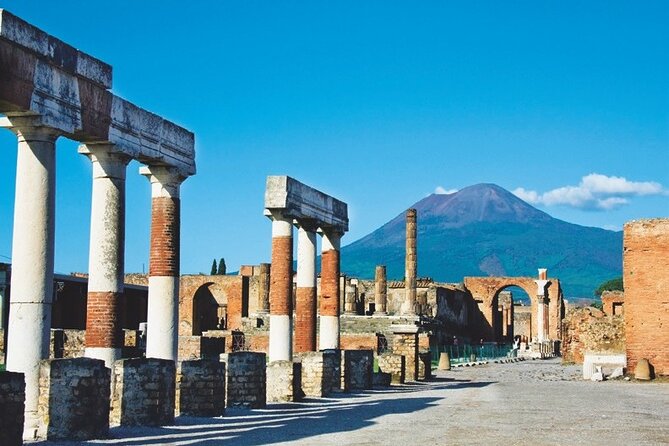 Pompeii and Vesuvius Tour with Pickup - The Pompeii snack + free time block: use it wisely