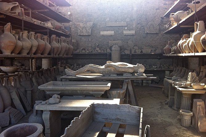 Pompeii and Villa of the Mysteries Private Tour - Pacing, language, and how the guide keeps it from feeling like a lecture