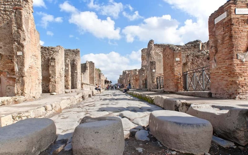 Pompeii: Archeological Tour & Wine Tasting at Mt. Vesuvius - Casa Setaro at Vesuvius: Three Generations of Wine People Can Taste