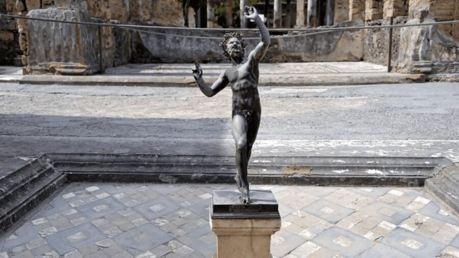 Pompeii Audioguide - TravelMate app for your smartphone - Crowd feel, pacing, and the listening setup that helps