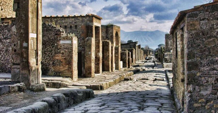 Pompeii: Day Tour of Pompeii and Vesuvius with Bus Transfer - Skip-the-line entry: what you actually gain