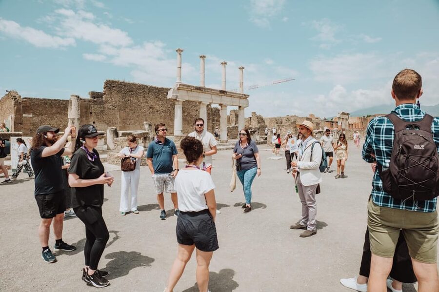 Pompeii: Entry Ticket and Guided Tour with an Archaeologist - Getting Oriented: Meeting Up and Starting at the Right Place