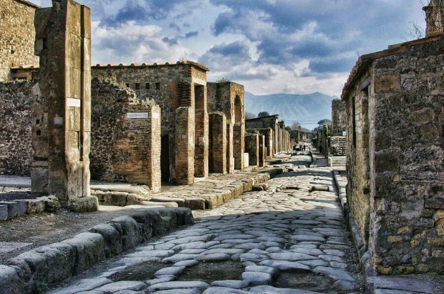 Pompeii: Entry Ticket & Guided Tour with an Expert Historian - Key highlights you’ll feel on the ground