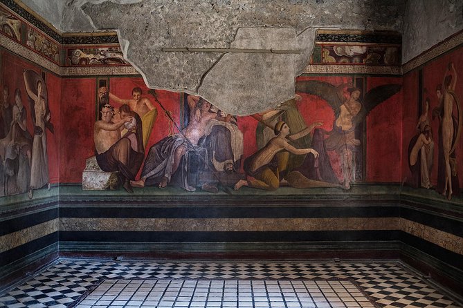 Pompeii excavations: skip-the-line private tour - Into Homes: Frescoes, Mosaics, and Graffiti You Can Still Read