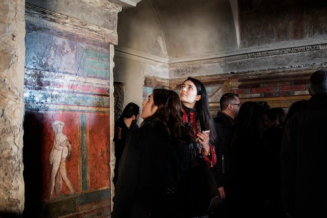 Pompeii excavations: skip-the-line private tour - Public Spaces That Explain the City: Theaters, Gyms, Spas, Markets