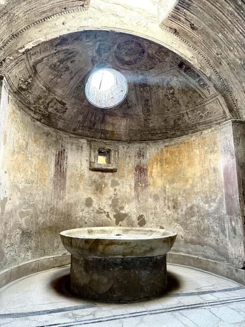Pompeii: Exclusive Tour with Archaeologist and Entry Tickets - Pompeii in 2 hours: what this archaeologist-led route really gives you