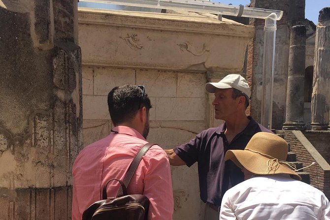 PompeiI Exclusive Tour with your Archaeologist in a Small Group - Why the small group and archaeologist framing actually matter