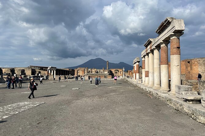 Pompeii Express: 1-Hour Guided Tour - Thermopolium VI: Rome’s answer to the fast-food counter