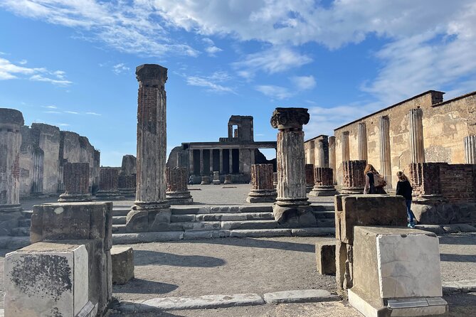 Pompeii Express: 1-Hour Guided Tour - Foro de Pompeya: the public square at the center of civic life