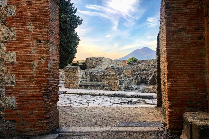 Pompeii from Afternoon to Sunset - Your guide matters: storytelling that helps you make sense of everything
