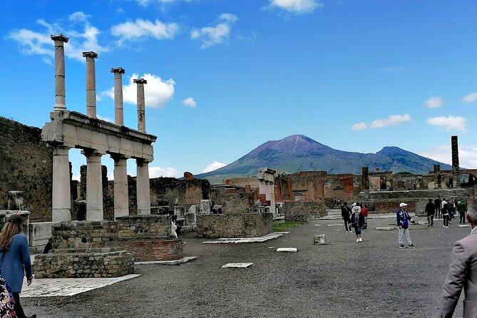 Pompeii from Naples: Smart Audio Guide with Travel Instructions - Who this Pompeii-from-Naples audio guide is best for