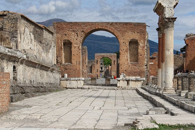 Pompeii Half-Day Shared Tour from Naples + Skip-the-Line Ticket - How the Tour Helps You Beat the Crowds (and Get Good Photos)