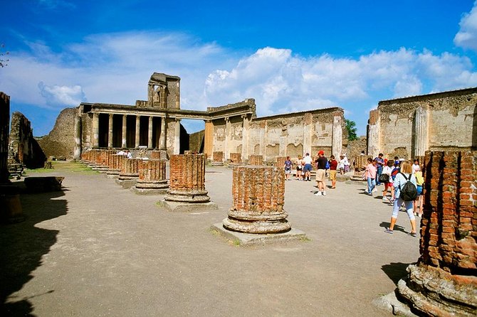 Pompeii & Herculaneum Day Trip from Naples with Lunch - Lunch break: a real reset between ruins