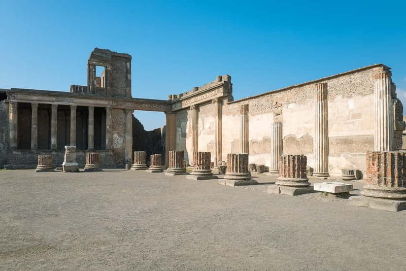 Pompeii & Herculaneum Tour with an archeologist - Herculaneum’s “Jewel” Status: A Holiday Town for the Elite