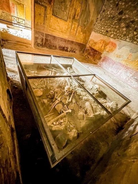 Pompeii in 2h and 30mnt: walk with local guide - Walking in With an Official Guide (and Why It Matters)
