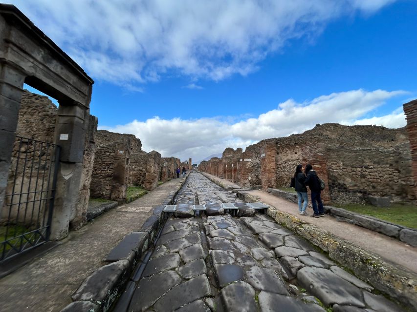 Pompeii in 2h and 30mnt: walk with local guide - Photo Stops: How to Get the Shots Without Losing the Plot