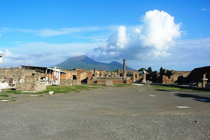 Pompeii: living with the volcano - Spa time and the civil forum square