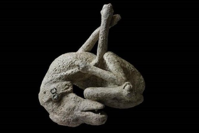 Pompeii: living with the volcano - Stop at the Archaeological Park: walking as a Pompeian