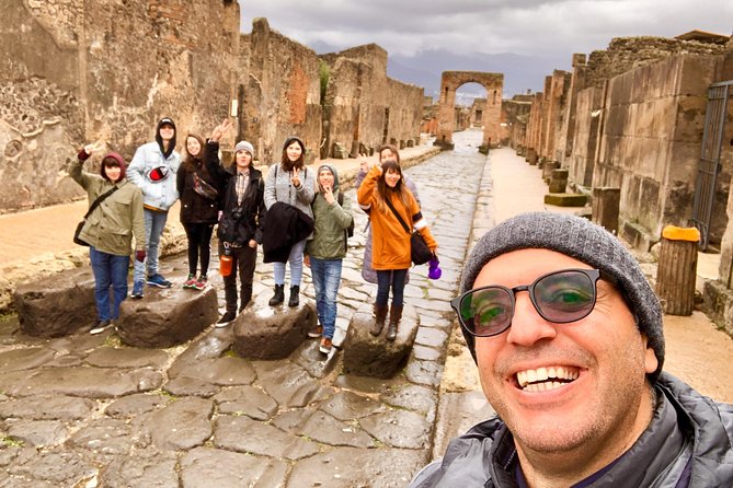 Pompeii New Discoveries Private Guided Tour - English guidance and private-group questions: when it actually helps