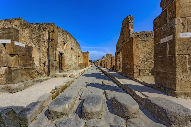 Pompeii Positano and Sorrento shared excursion with Pompeii skip the line entry - Sorrento basics: Piazza Tasso, Villa Comunale views, and San Francesco