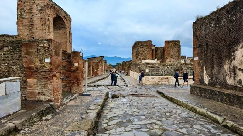 Pompeii: Pre-reserved ticket with audio guide - Who this experience fits best