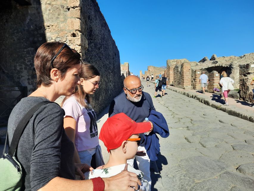 Pompeii Private Tour for Kids and Their Families - Where you meet the guide: outside Caffè Vittoria with your sign