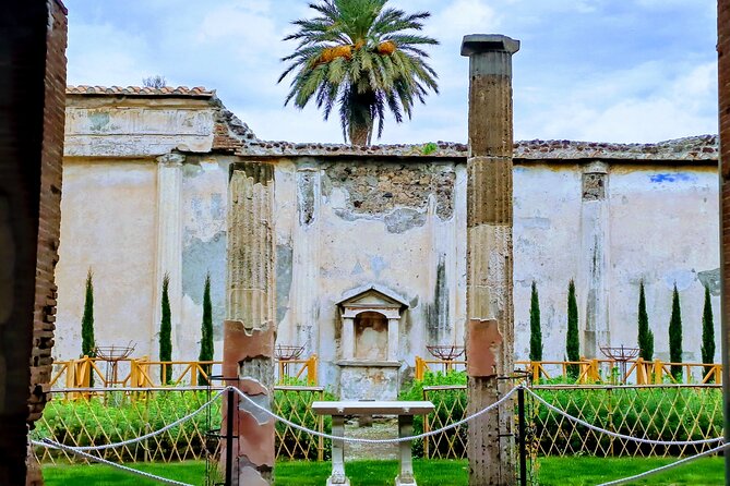 Pompeii private tour from Naples. The best choice for cruisers - Entering Pompeii at Porta Marina: the right start for orientation