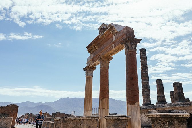 Pompeii PRIVATE TOUR With Locals: Ticket & Guide Included - Why a private Pompeii tour is worth it (even in crowds)