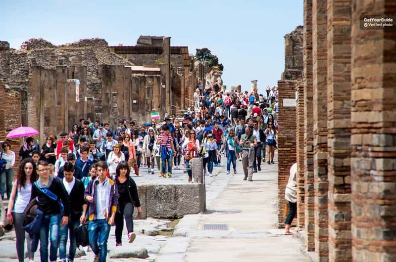 Pompeii Ruins 2-Hours Guided Tour and priority entry ticket - Via Villa dei Misteri: starting where the town really feels close