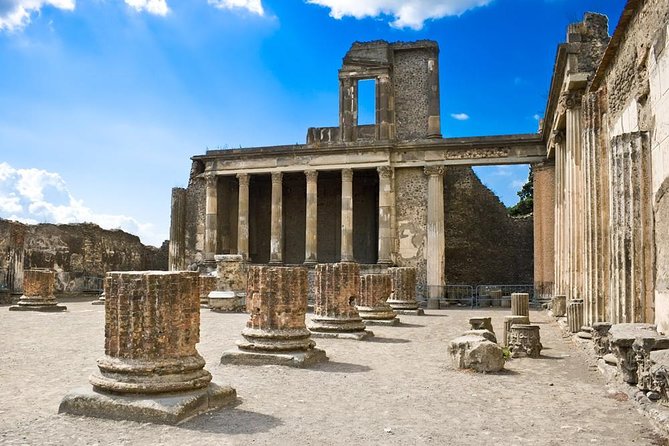 Pompeii ruins and the city of Naples with private transportation - Who should book this Pompeii and Naples private day?