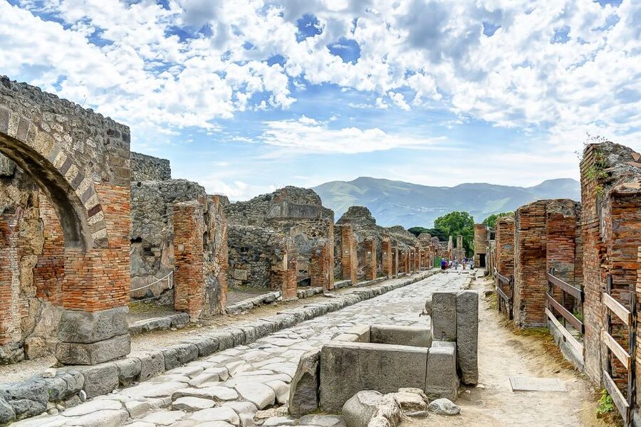 Pompeii Ruins Private Tour with Optional Skip-the-Line Entry - Streets, Shops, and How Romans Lived, Loved, Worked, and Played