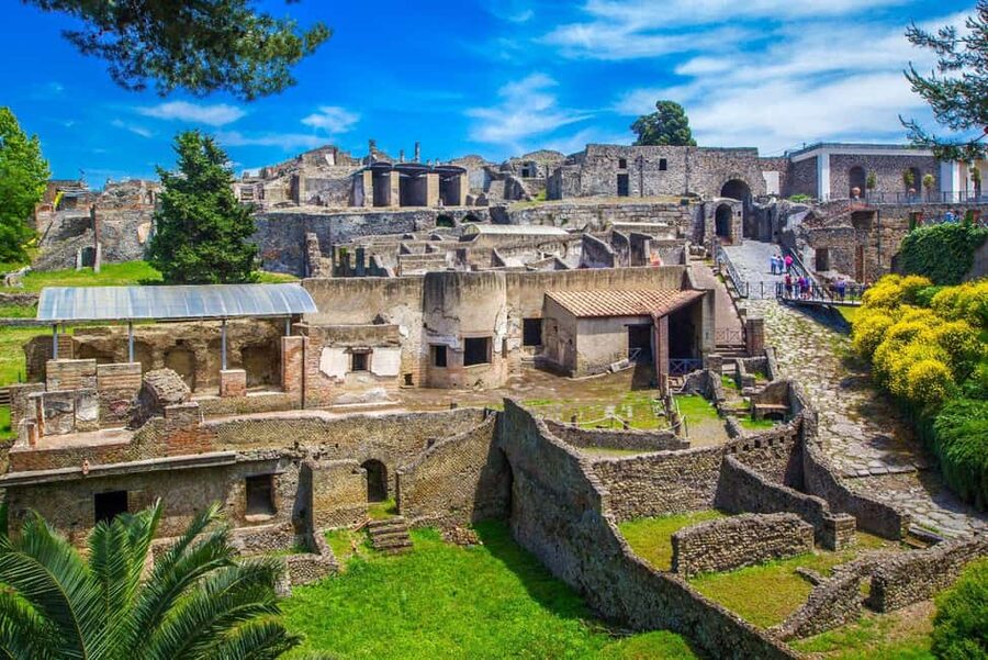 Pompeii: Semi-private tour with an Archeologist Guide - Your Pompeii route, stop by stop: from Porta Marina to Teatro Piccolo