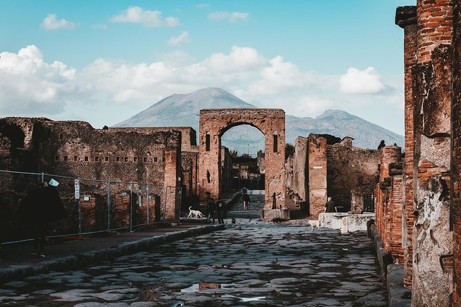 Pompeii Skip-the-Line Entry & Guided Tour with a certified guide - Why Pompeii feels confusing without context