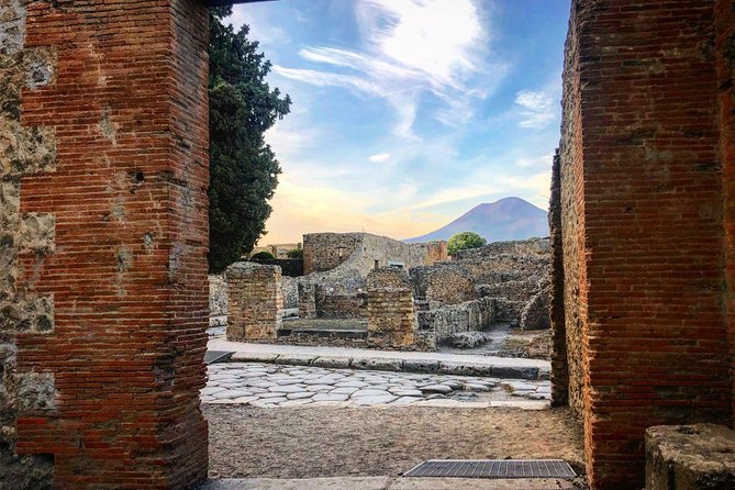 Pompeii Skip-the-Line Entry Small Group Guided Tour - Thermal Baths and Bakery Stops: Learning Roman Life by Following Their Needs