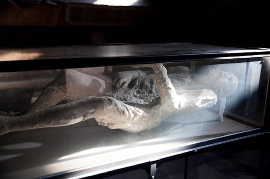 Pompeii: Skip-the-Line Guided Tour with Expert Archaeologist - Skip-the-line entry and headsets: start strong inside Pompeii