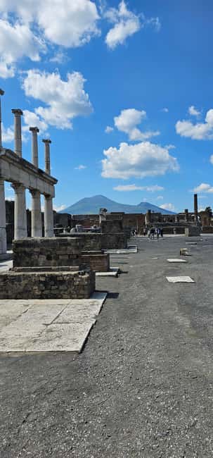 Pompeii, skip-the-line ticket with smartphone audio guide on App - Price and logistics: does $40 feel fair?