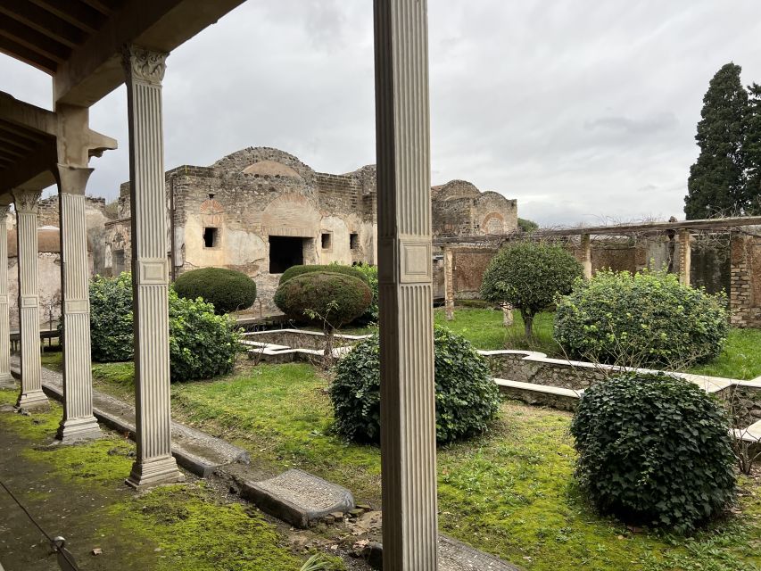 Pompeii: Small-Group Guided Tour with Skip-the-Line Ticket - Stop 1 and the First Walk: Getting Oriented in Pompeii Archaeological Park