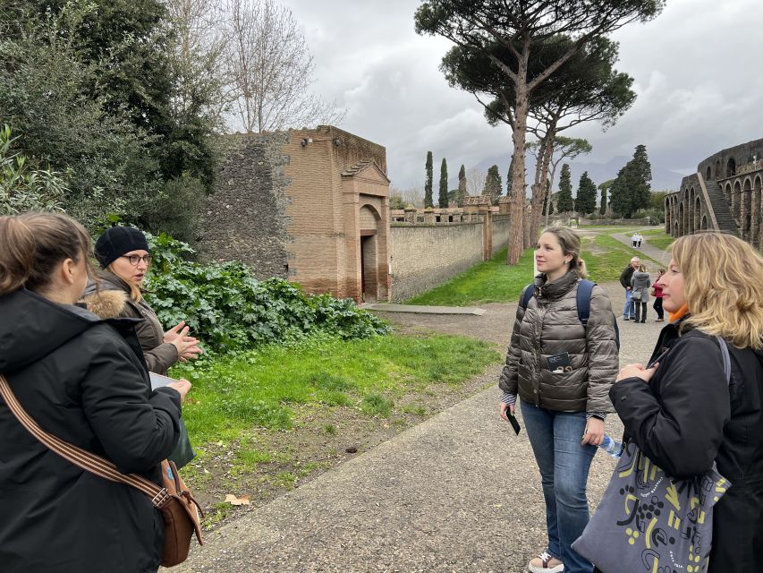 Pompeii: Small-Group Guided Tour with Skip-the-Line Ticket - Foro Civile di Pompei: The City’s Social Center and a Great Finish