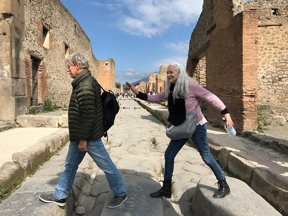 Pompeii Small Group Tour - Tickets Included - What to bring and how to pace yourself on-site