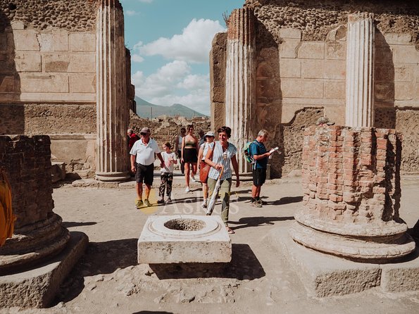 Pompeii: Small Group Tour with an Archaeologist - Entering Pompeii through Porta Marina Superiore