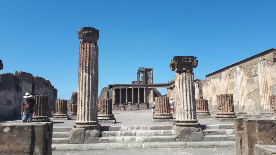 Pompeii Sunset tour for small group - Basilica, Macellum, and Foro Civile: the civic center in small chunks