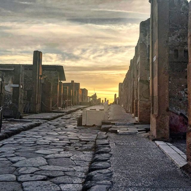 Pompeii Sunset tour for small group - Terme Stabiane and the Lupanare: baths and a side of Pompeii people remember