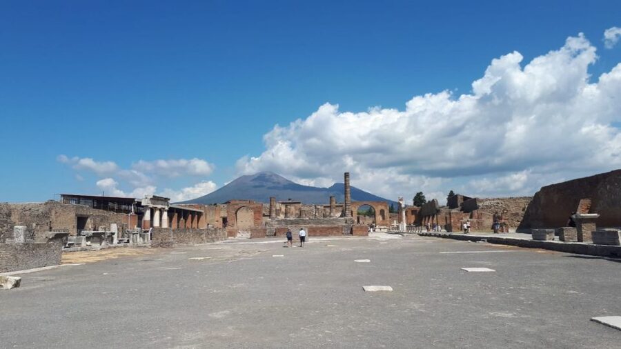 Pompeii Sunset tour for small group - Photo stops that don’t feel like speed-running